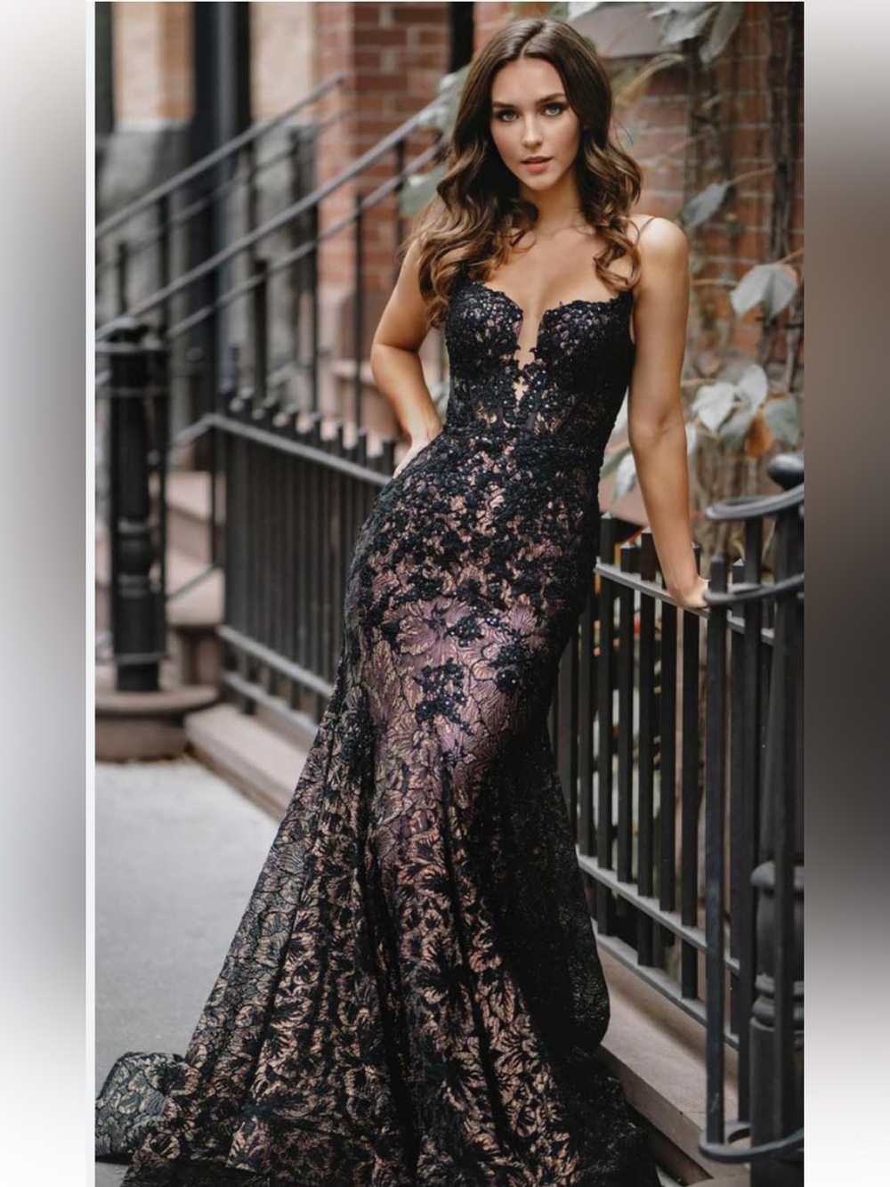 Mac Duggal 79252 Black Nude Embroidered Lace Trumpet Mermaid Gown Size 4 Formal